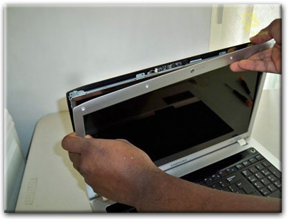 Замена экрана ноутбука Samsung в Красном Селе